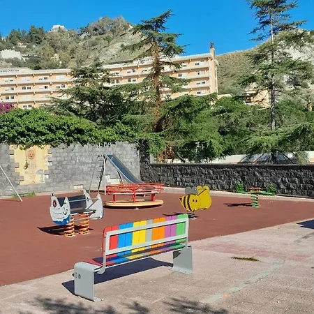 Апартаменты Mungi Bay, Flat With Sea View Roof Terrace Джардини-Наксос