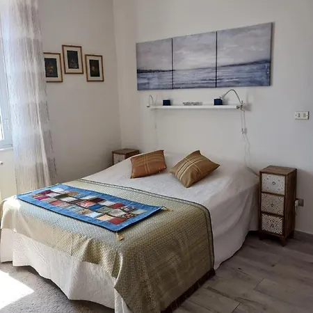 Mungi Bay, Flat With Sea View Roof Terrace Апартаменты *