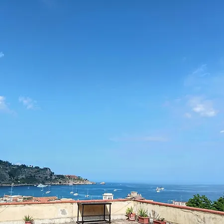 Апартаменты Mungi Bay, Flat With Sea View Roof Terrace