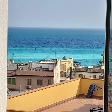 Mungi Bay, Flat With Sea View Roof Terrace Джардини-Наксос