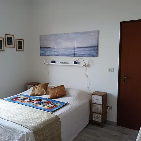 Mungi Bay, Flat With Sea View Roof Terrace Апартаменты *